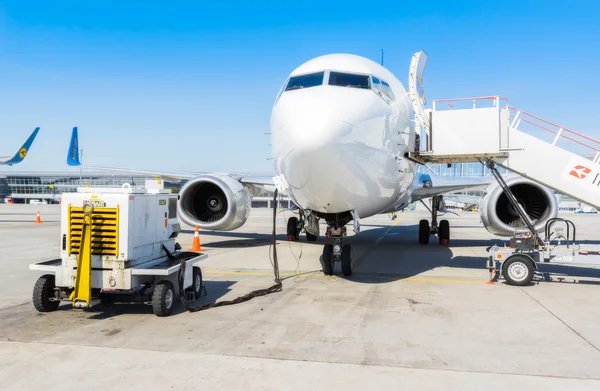 Uluslararası Havaalanı Boryspil için Boeing 737 uçuş.