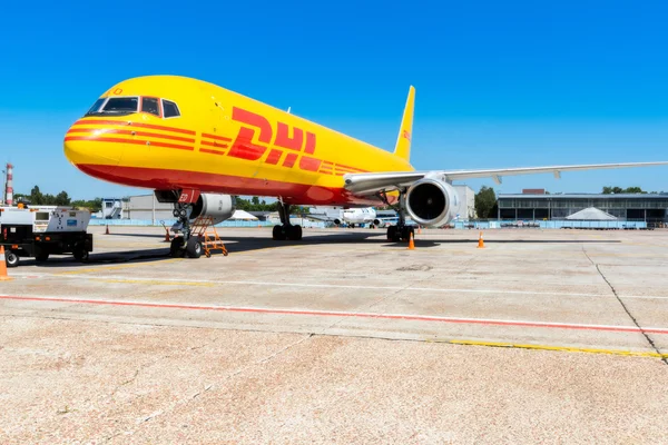 Kargo Şirketi Dhl taşımak için Boeing 757-200.