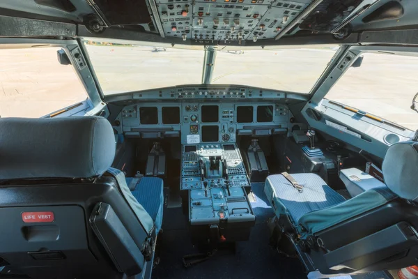 El interior de la cabina del avión . — Foto de Stock