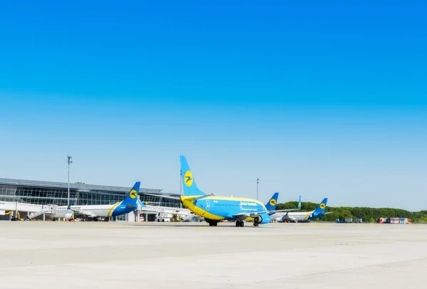 Το αεροπλάνο φεύγει το διάδρομο στο διεθνές αεροδρόμιο Borispol. — Φωτογραφία Αρχείου
