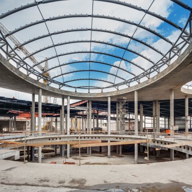 Beton yapı. Alışveriş Merkezi Cumhuriyet inşaatı sürüyor.