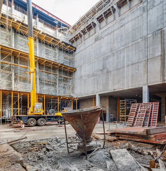 Costruzione e struttura in cemento. Progressi nella costruzione di un centro commerciale Repubblica . — Foto Stock