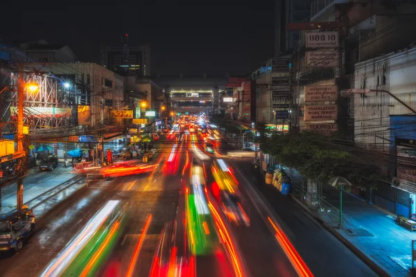 Таїланд, Бангкок. Бангкок вночі. Вулиця Thanon Рачапрароп. — стокове фото
