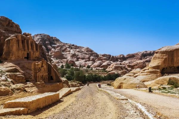 Straße zur Felsenstadt Petra in Jordanien. — Stockfoto