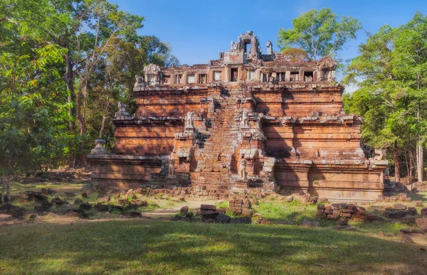 Alerta, CAMBODIA. 16 de Dezembro de 2011. Templo de Phimeanakas em Angkor Thom . — Fotografia de Stock