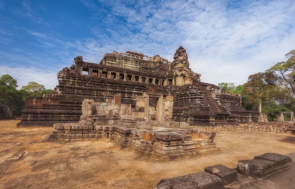 Alerta, CAMBODIA. 16 de Dezembro de 2011. O Baphuon é um templo em Angkor Thom . — Fotografia de Stock