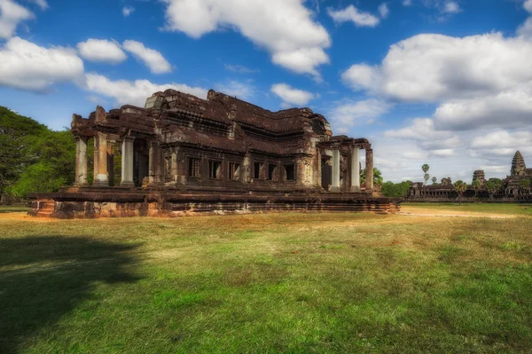 SIEM REAP, CAMBODIA. December 16, 2011. The temple of Angkor Wat. Library — Stock Photo, Image