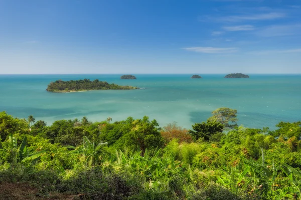 Thailand. Koh Chang. 11 december, Ko 2011.Tropical eilanden Chang. Het uitzicht vanaf de observatie dek Kai Bay — Stockfoto