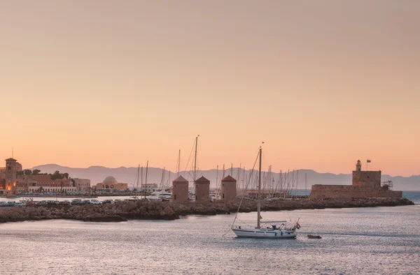 Mandraki Port at sunset from the windmills and the castle. The island of Rhodes. Greece — Stok fotoğraf