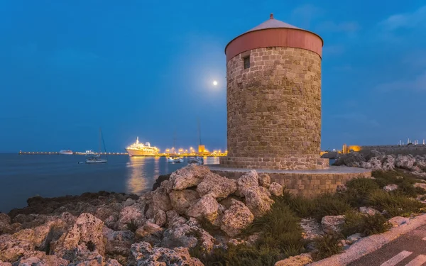 Moon with a mill in the tourist haven. Rhodes Island. Greece. — Stok fotoğraf