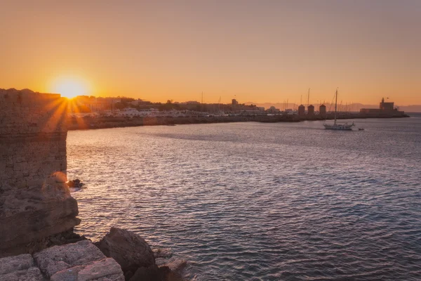 Panorama Mandraki port at sunset. Rhodes Island. Greece. — Stok fotoğraf