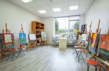 Çocuk resim dersi modern eğitim iç Akademisi.