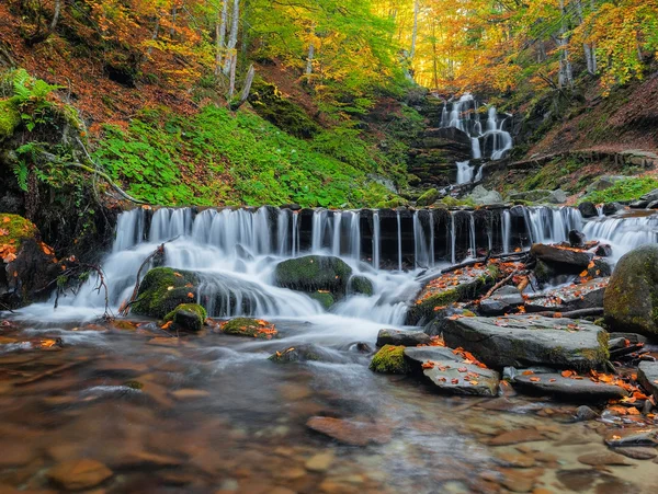 Montañas Cárpatas. Otoño Cascada Shipot —  Fotos de Stock