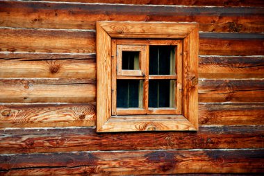ahşap duvar penceresinde