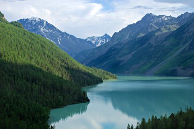 Dağ gölü Kucherlinskoe, Altay, Rusya Federasyonu