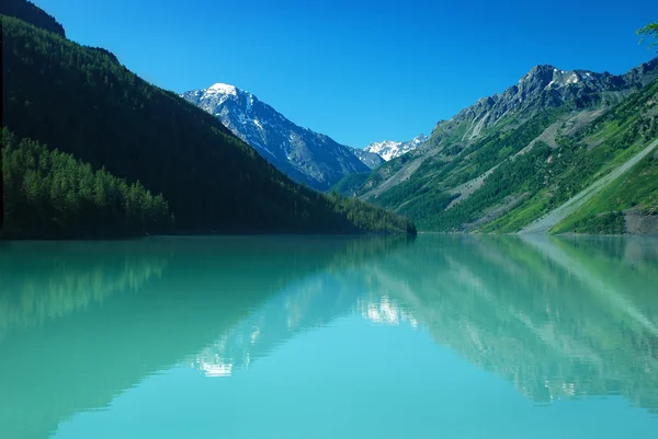 Lago de montaña Kucherlinskoe — Foto de Stock