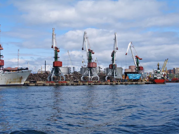 港口符拉迪沃斯托克 (海参崴)，俄罗斯 — 图库照片