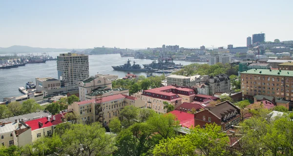 Vladivostok ciudad, Rusia, panorama de Zolotoy rog bay — Foto de Stock