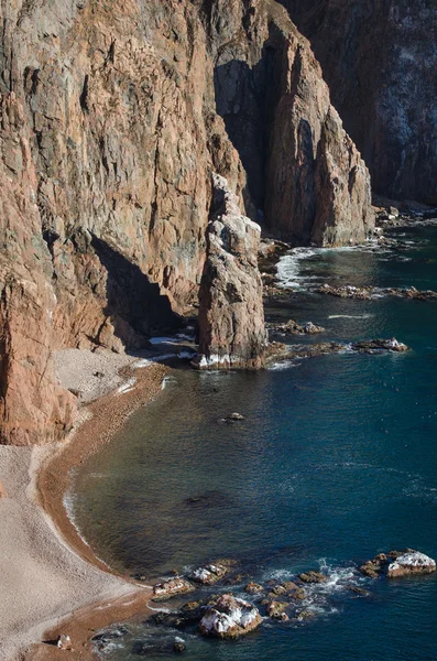 Mar y rocas, orilla del mar, isla Russky, Primorye, Vladivostok, Rusia, Océano Pacífico —  Fotos de Stock