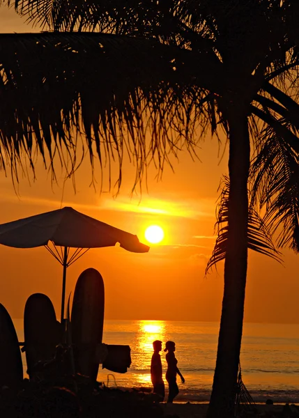 Coucher de soleil sur la plage de Kuta, Bali — Photo