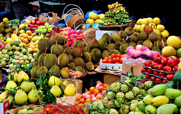 Exotiska frukter, asiatiska marknaden Stockbild