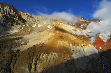 Mutnovsky volkanı, Gayzerler Vadisi, sıcak çamur kaynakları, Kamçatka, Rusya