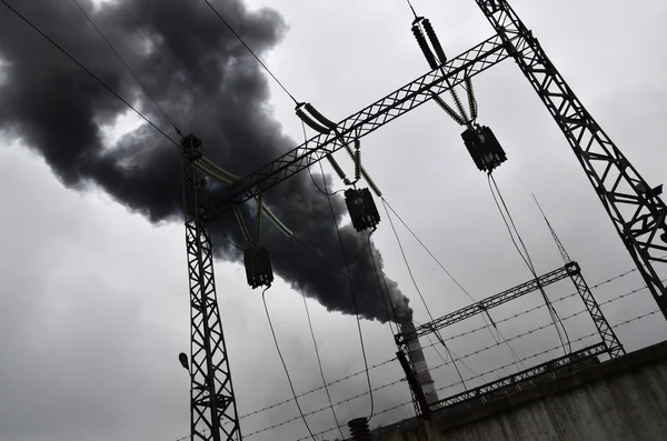 Factory pipe polluting air — Stock Photo, Image