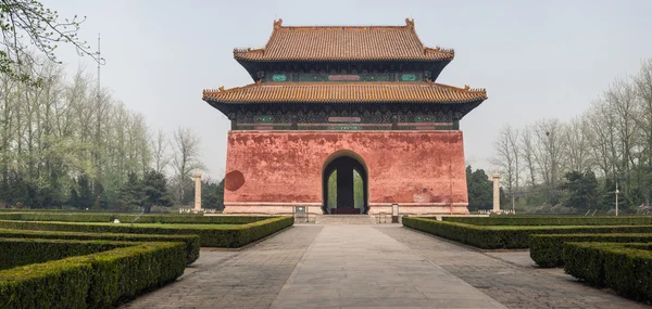 La Torre del Espíritu, entrada a la cámara funeraria de la Tumba Ming, Beijing, China Fotos de stock libres de derechos