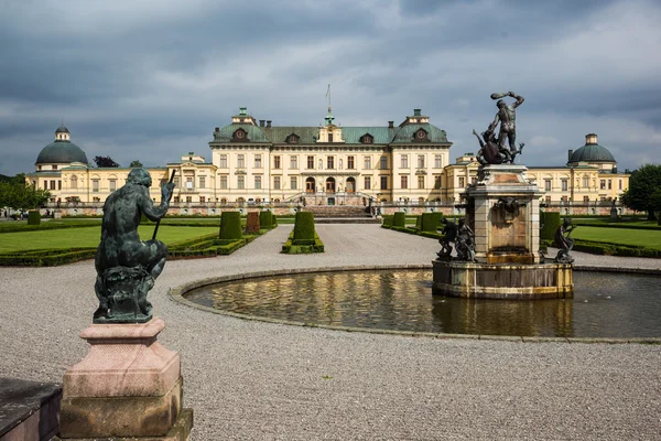 Vista frontal do Drottningholm Slott (Palácio), Estocolmo, Suécia — Fotografia de Stock