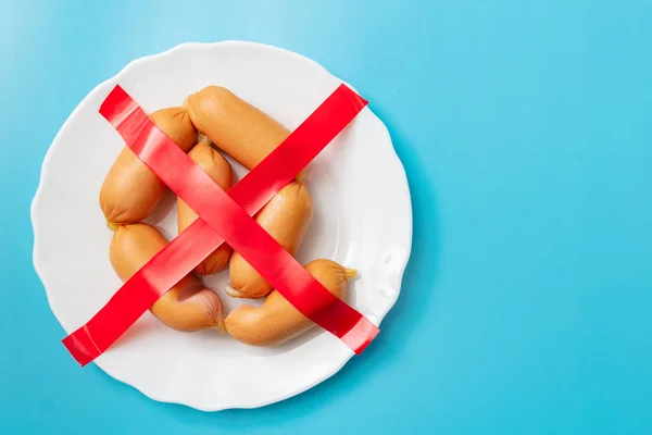 Recusa Proibição Comer Salsichas Salsichas Salsichas Riscadas Uma Chapa Contexto — Fotografia de Stock