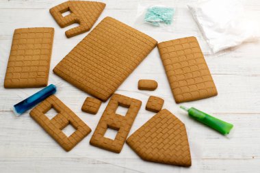 Zencefilli kurabiye evi için parçalar. Yeni yıla hazırlanıyorum, Noel 'e..