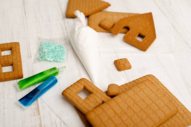 Zencefilli kurabiye evi için parçalar. Yeni yıla hazırlanıyorum, Noel 'e..