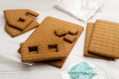 Zencefilli kurabiye evi için parçalar. Yeni yıla hazırlanıyorum, Noel 'e..