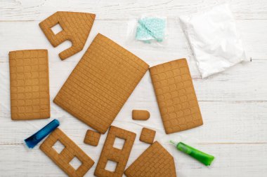 Zencefilli kurabiye evi için parçalar. Yeni yıla hazırlanıyorum, Noel 'e..