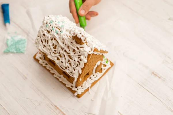 Garçon Fait Une Maison Pain Épice Préparation Pour Les Vacances — Photo