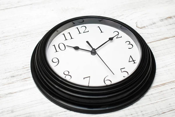 Reloj Clásico Sobre Fondo Blanco — Foto de Stock