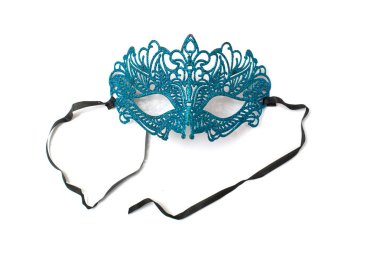 Beyaz bir arka planda kadın karnaval maskesi. İzole edilmiş.