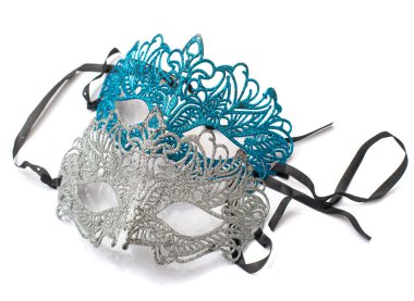 Beyaz bir arka planda kadın karnaval maskesi. İzole edilmiş.