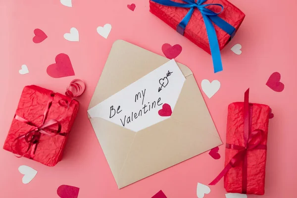 Bądź Moją Walentynką List Miłosny Czerwonym Tle Sercami — Zdjęcie stockowe