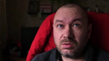 Kendini kötü hisseden bir adam..