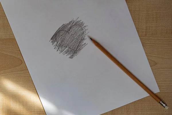 Coração Desenhado Lápis Preto Sobre Papel — Fotografia de Stock