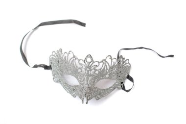 Beyaz bir arka planda kadın karnaval maskesi. İzole edilmiş.