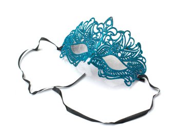 Beyaz bir arka planda kadın karnaval maskesi. İzole edilmiş.