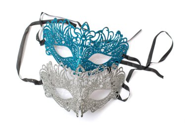 Beyaz bir arka planda kadın karnaval maskesi. İzole edilmiş.