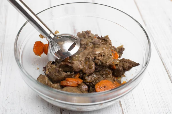 Fried chicken liver, carrots, onions, butter. Preparation of the pate. Grinding the ingredients with a blender. Recipe.