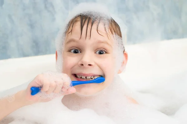 Pojken Skummet Borstar Tänderna Badrummet Tandvård Hygien — Stockfoto