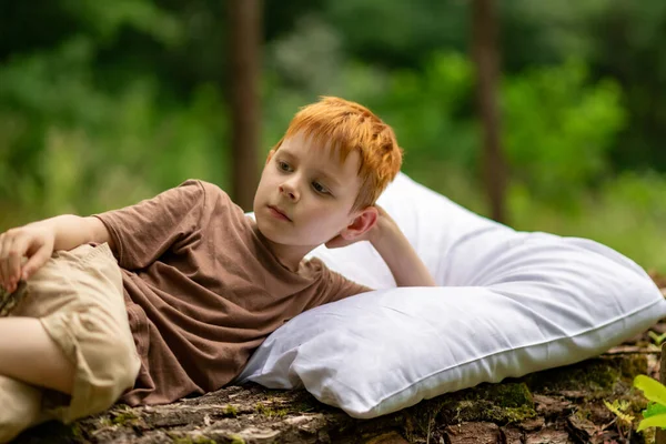 Concepto Sueño Saludable Para Bebés Joven Duerme Sobre Una Almohada — Foto de Stock