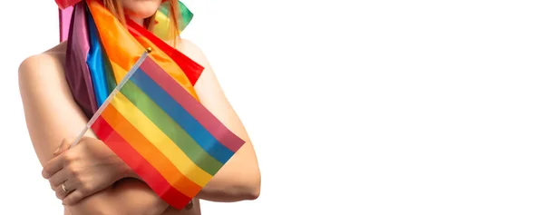 레즈비언 여성은 배경에 무지개 깃발을 두르고 있었습니다 Lgbt 인터내셔널은 레즈비언 — 스톡 사진