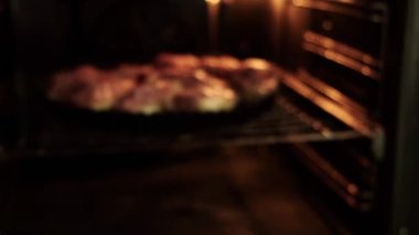 Fırında kıymalı çiğ dolma biber. Doldurulmuş Biber Tarifi.