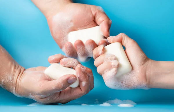 Global Handwashing Day Personligt Hygienkoncept Tre Händer Tvålskum Med Tvål — Stockfoto